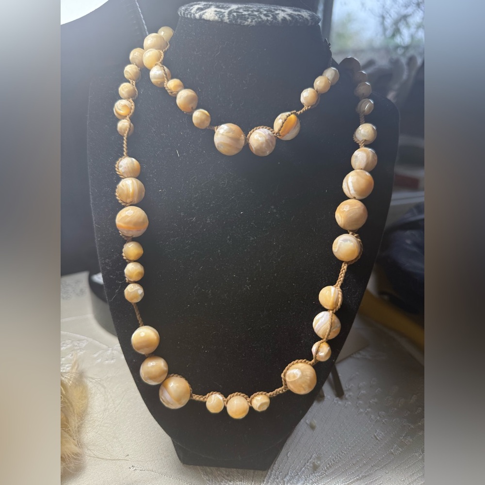 Source‎ Unknown Tan Beaded Necklace